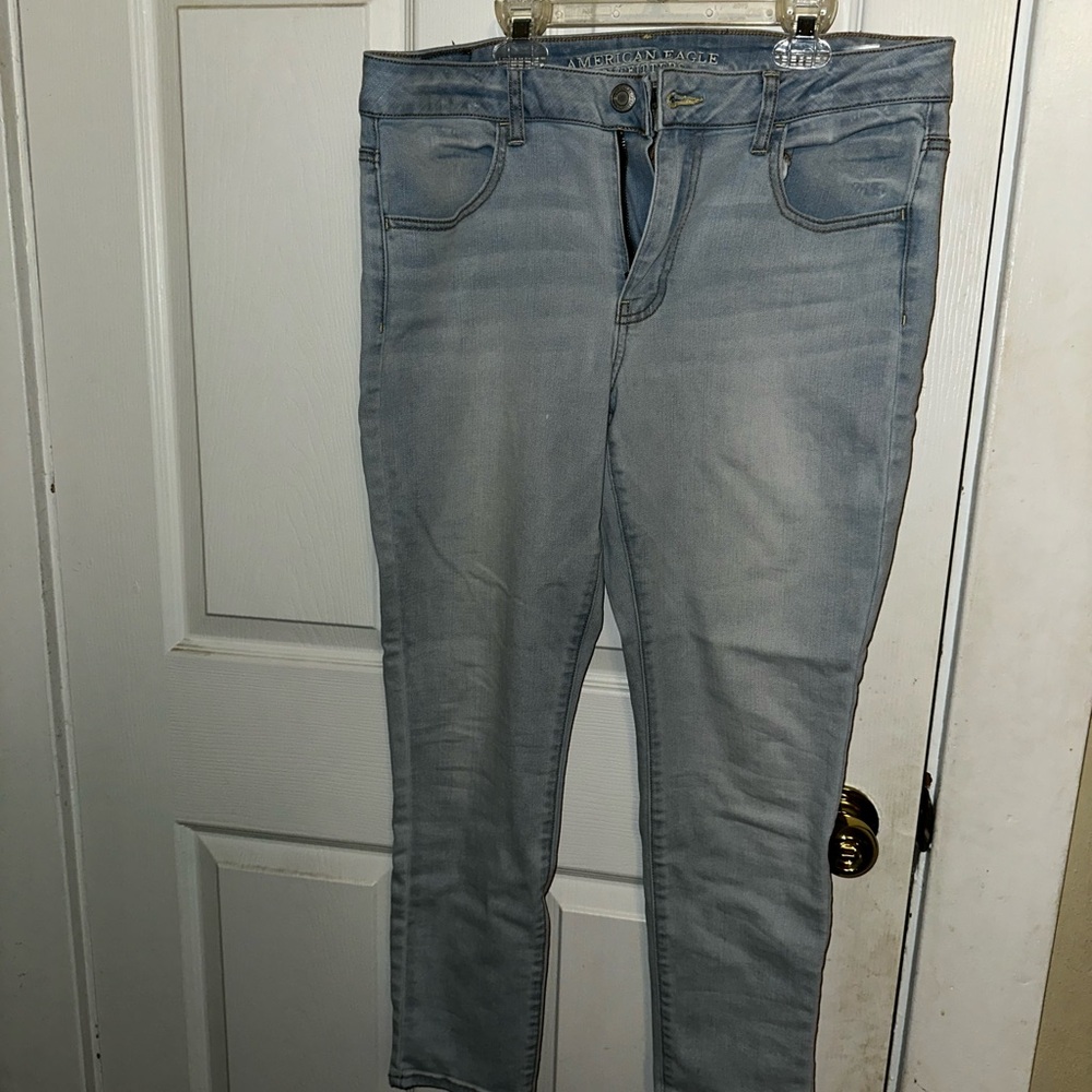 American Eagle light wash jegging cropped / short length